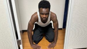 ダモなんでまだ日本おるん？
