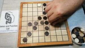 Othello (Reversi) – Cómo jugar Othello – 1001 Juegos de mesa antiguos y nuevos en madera