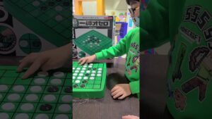 初めてのオセロで高校生の姪に勝負を挑んだ6歳児　#shorts